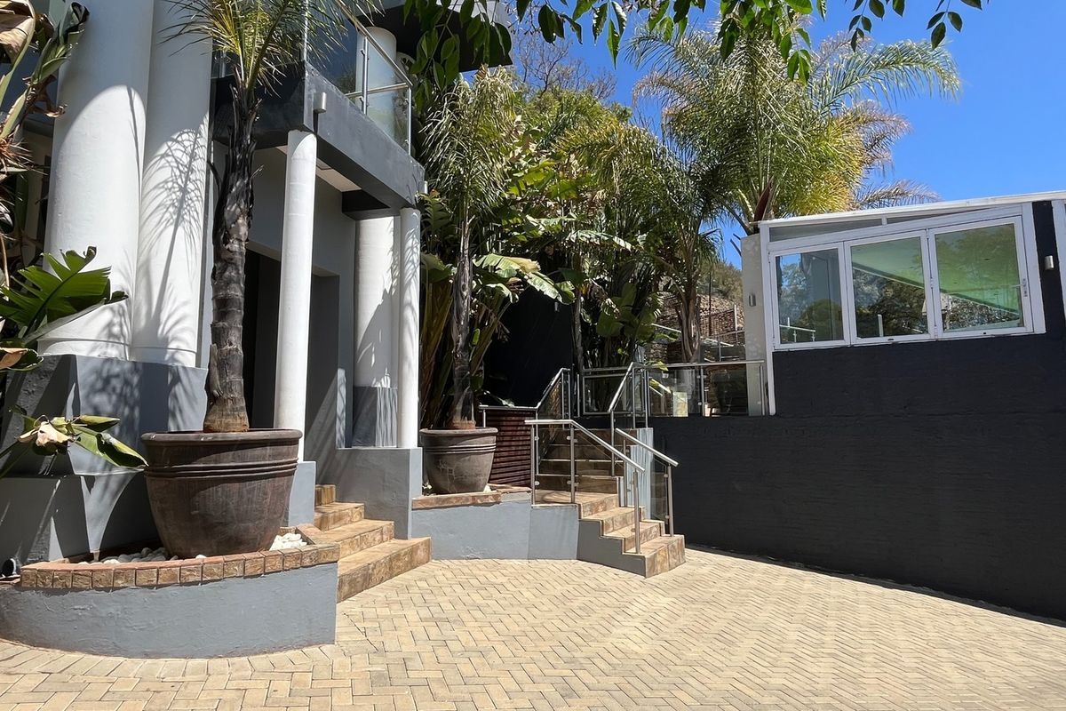 Waverley Elegance: Where Luxury Finds Its Home - Photo 2