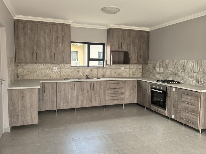 3 Bedroom Townhouse for sale in Charlton Estate - Photo 7