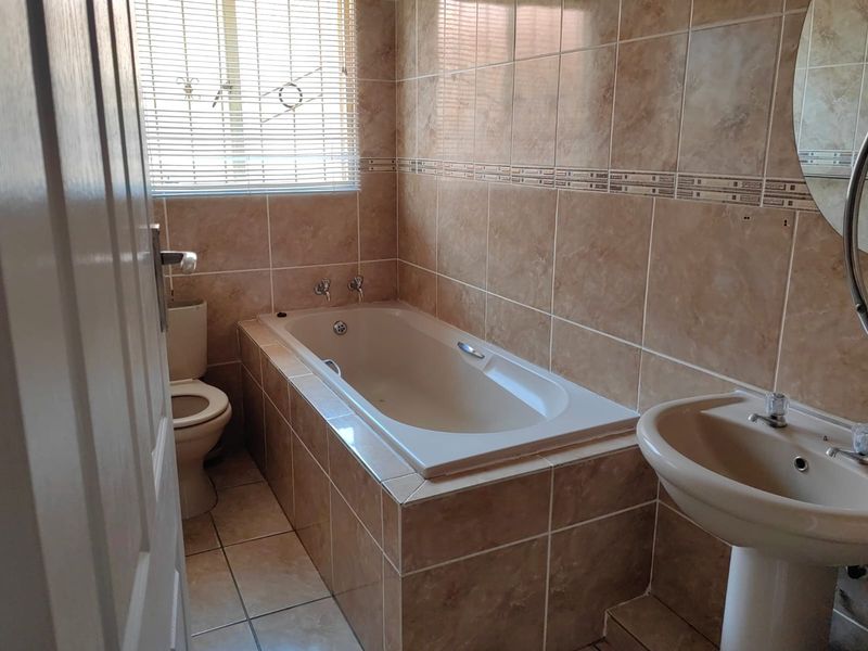 4 Bedroom House for sale in Mandela View - Photo 9