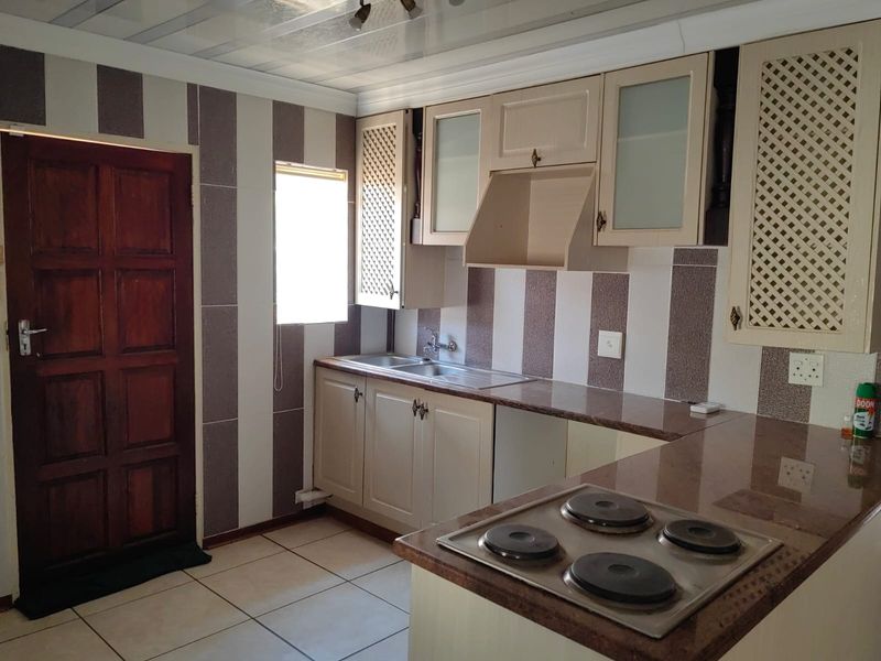 4 Bedroom House for sale in Mandela View - Photo 6