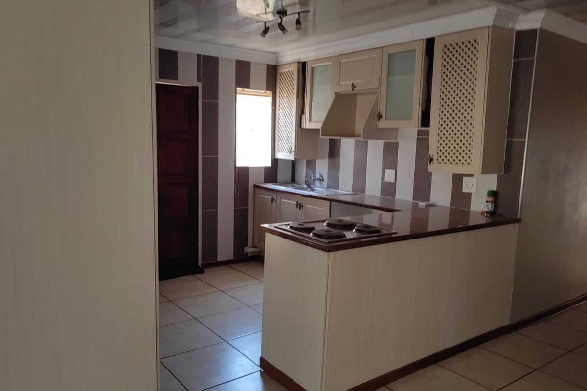 4 Bedroom House for sale in Mandela View - Photo 4