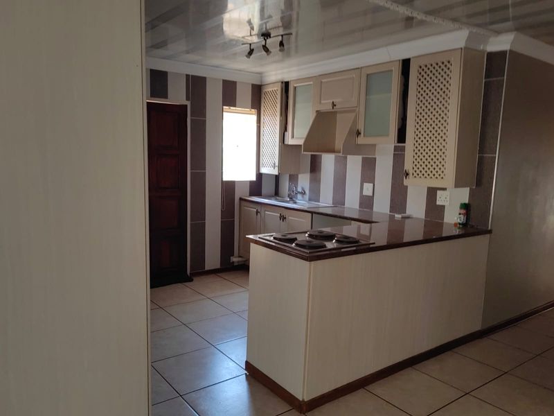 4 Bedroom House for sale in Mandela View - Photo 4