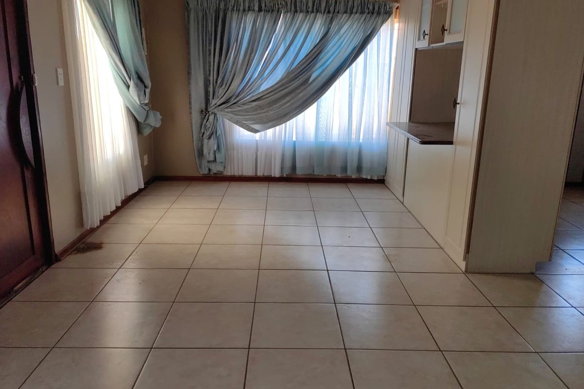 4 Bedroom House for sale in Mandela View - Photo 2