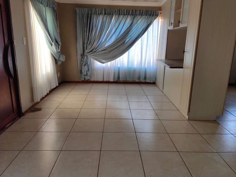 4 Bedroom House for sale in Mandela View - Photo 2