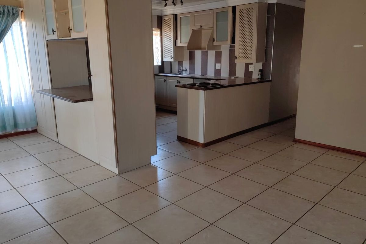 4 Bedroom House for sale in Mandela View - Photo 3