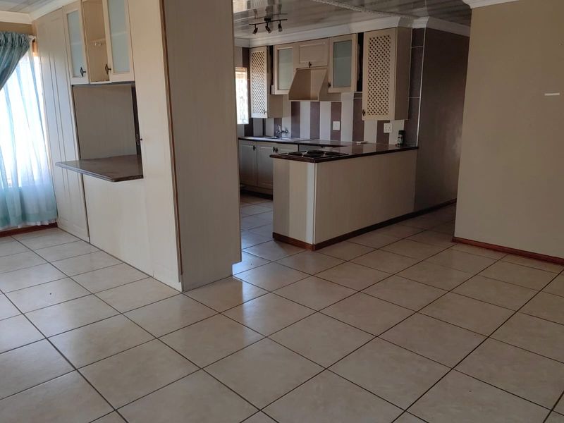 4 Bedroom House for sale in Mandela View - Photo 3
