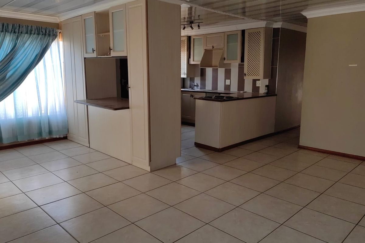 4 Bedroom House for sale in Mandela View - Photo 5