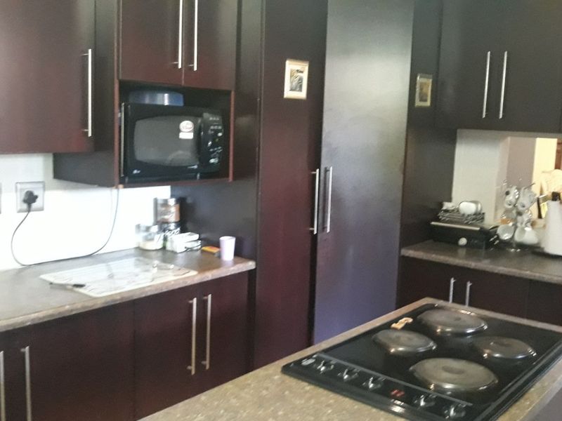 3 Bedroom House for sale in Heidedal - Photo 10