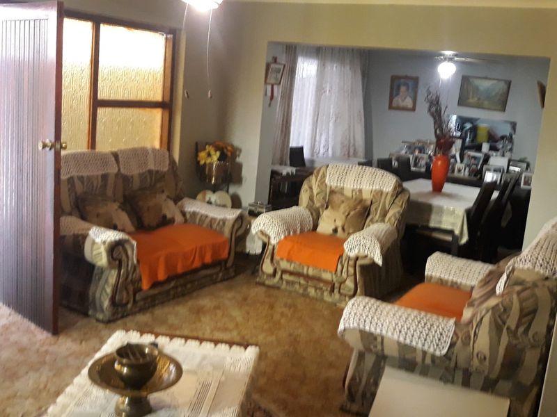 3 Bedroom House for sale in Heidedal - Photo 2