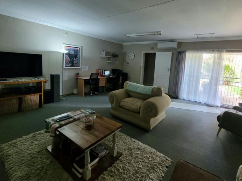 Beautiful family friendly home in RIebeeckstad for sale - Photo 6