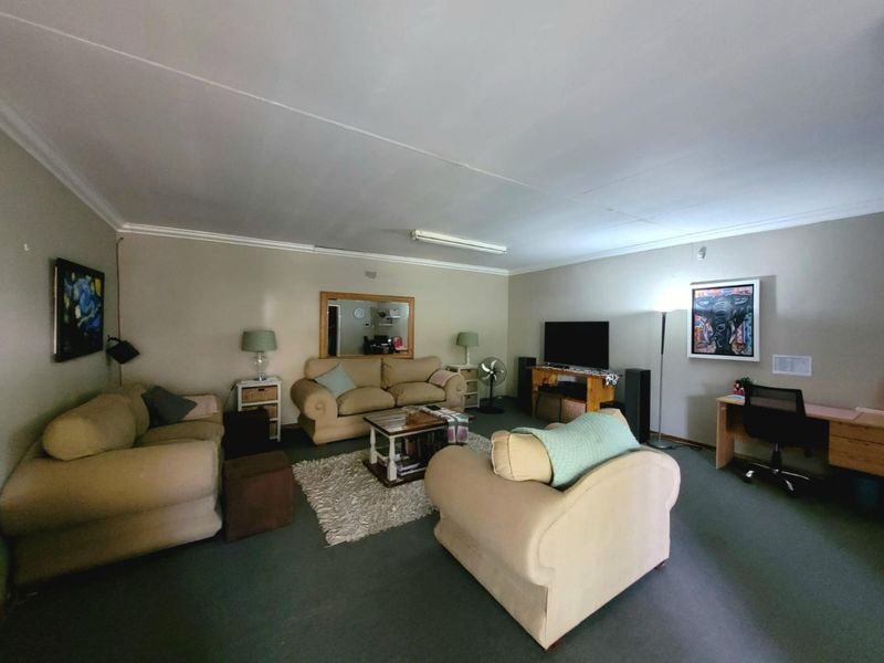 Beautiful family friendly home in RIebeeckstad for sale - Photo 7