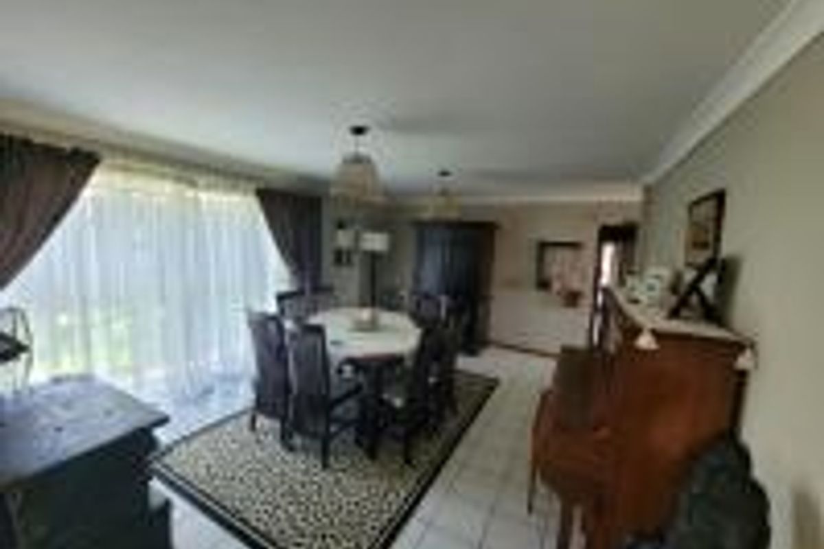 Beautiful family friendly home in RIebeeckstad for sale - Photo 3