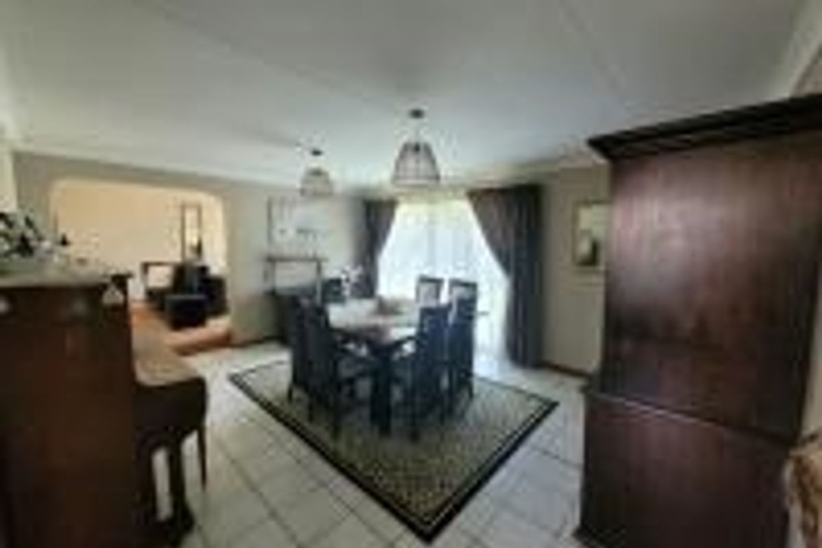 Beautiful family friendly home in RIebeeckstad for sale - Photo 2