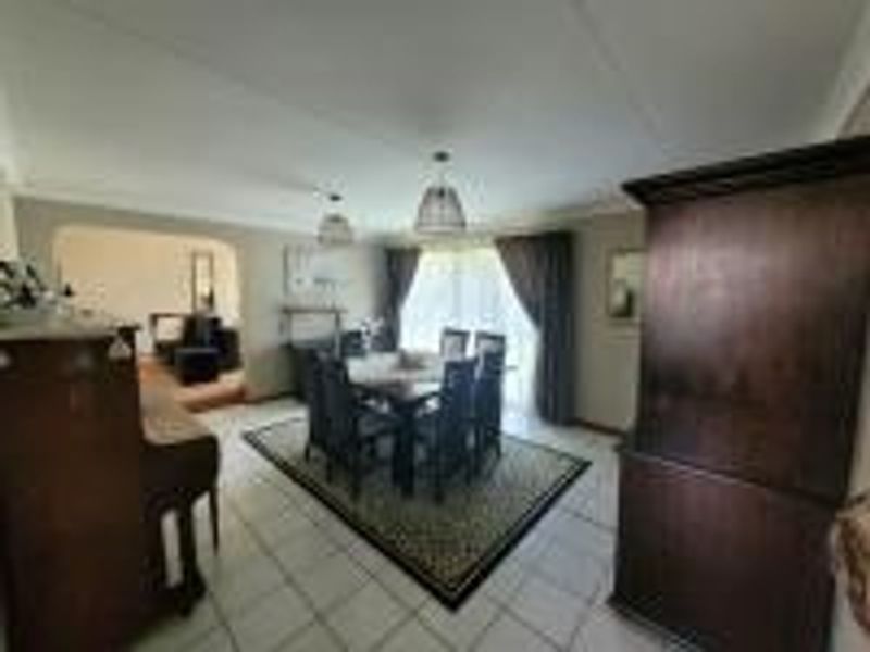 Beautiful family friendly home in RIebeeckstad for sale - Photo 2