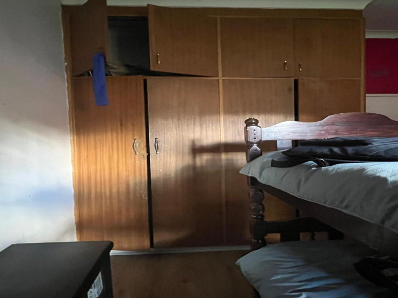 An exclusive four-bedroom home with a 1 bedroom flat - Photo 8