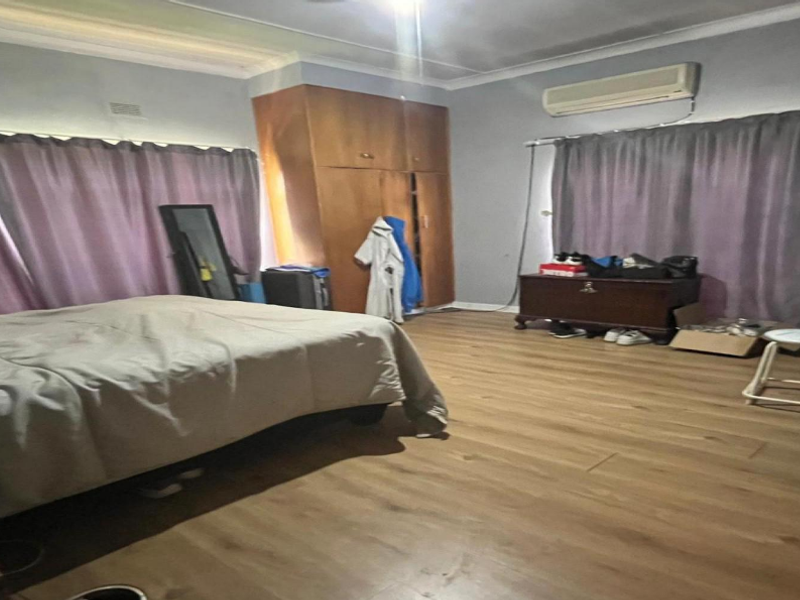 An exclusive four-bedroom home with a 1 bedroom flat - Photo 7