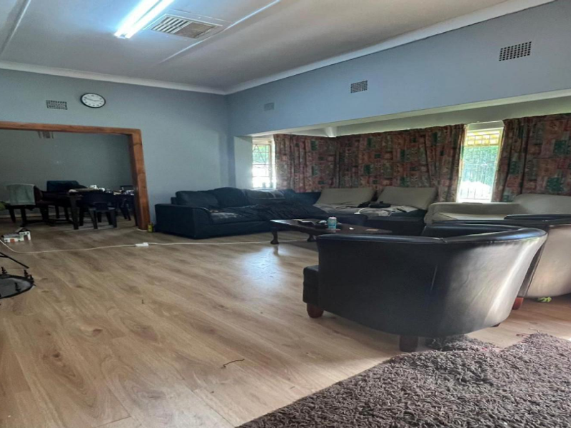 An exclusive four-bedroom home with a 1 bedroom flat - Photo 3