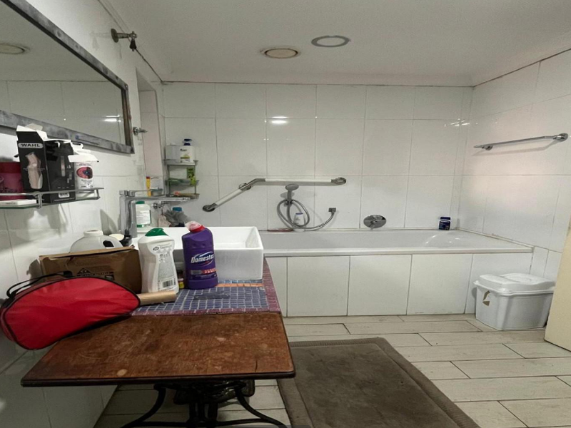 An exclusive four-bedroom home with a 1 bedroom flat - Photo 9