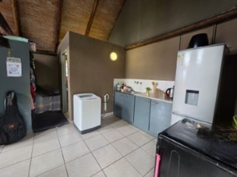 Charming and Cozy Bachelor Flat with Spacious Garden - Photo 4
