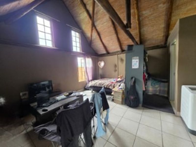 Charming and Cozy Bachelor Flat with Spacious Garden - Photo 9