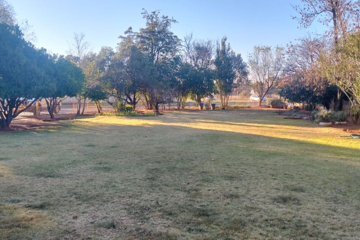 Beautiful Family Home OR Perfect Investment Opportunity - Photo 4