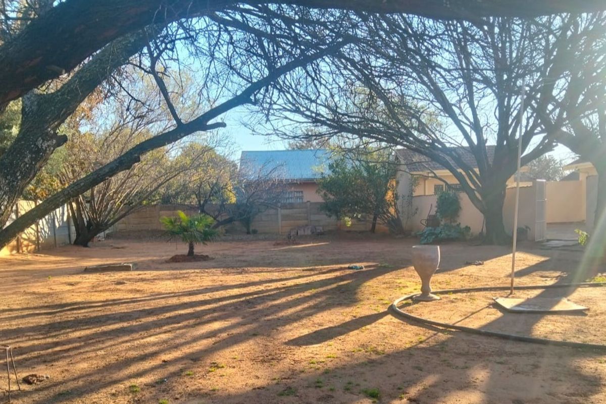 Beautiful Family Home OR Perfect Investment Opportunity - Photo 2
