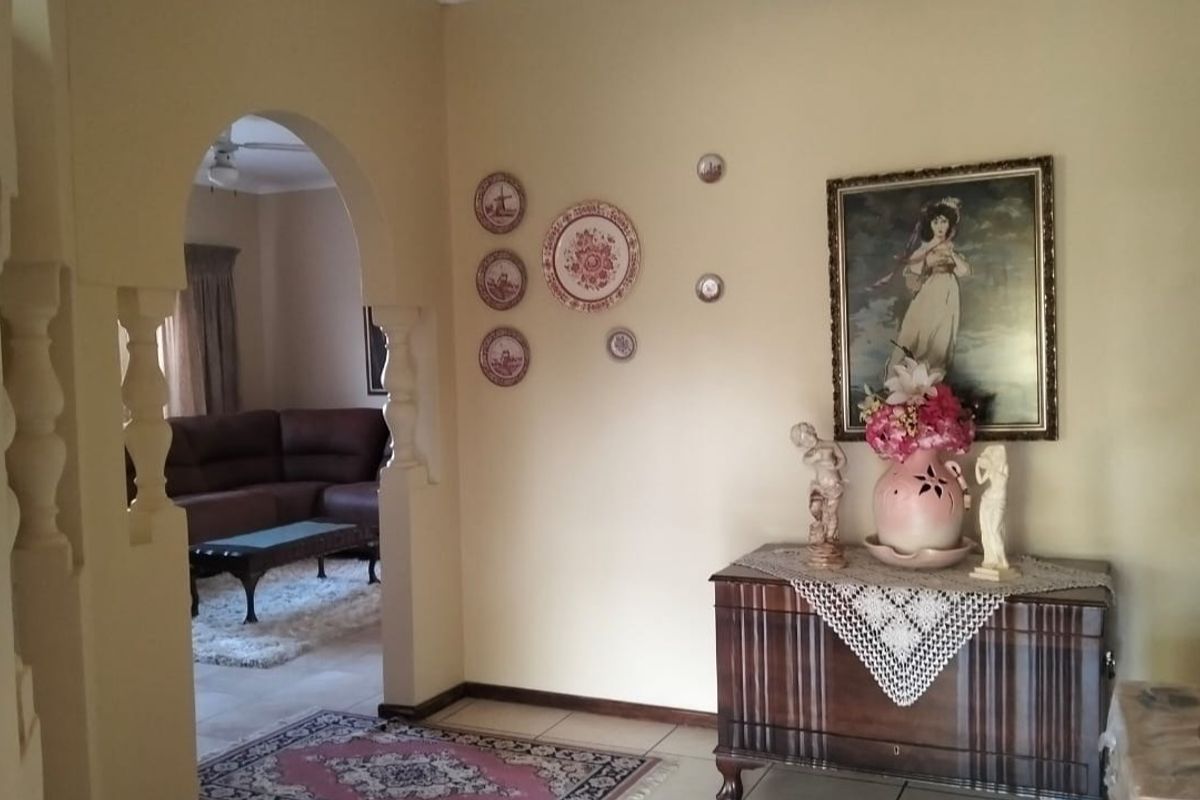 Beautiful Family Home OR Perfect Investment Opportunity - Photo 5