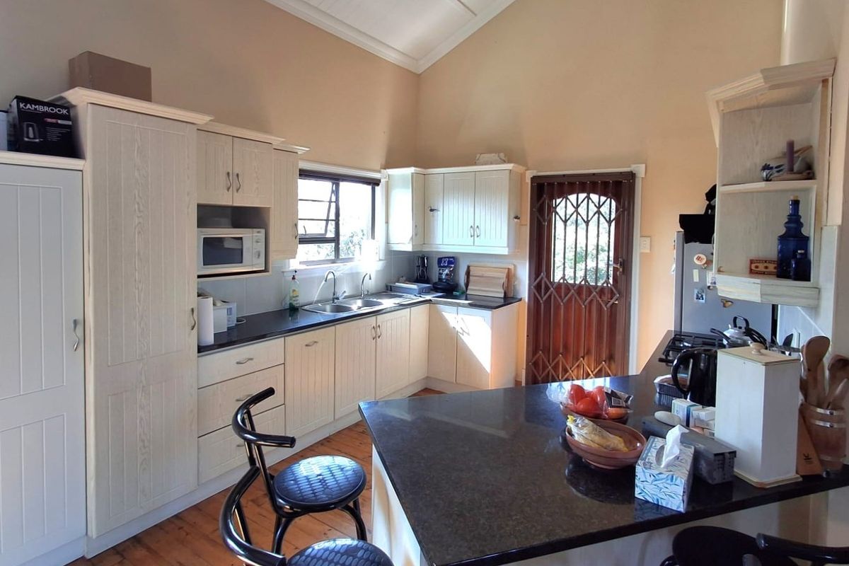 Panoramic views and effortless seaside living - Photo 4