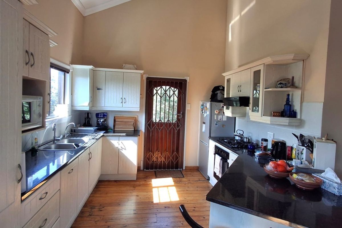 Panoramic views and effortless seaside living - Photo 5