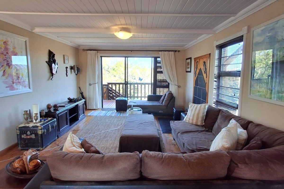 Panoramic views and effortless seaside living - Photo 3