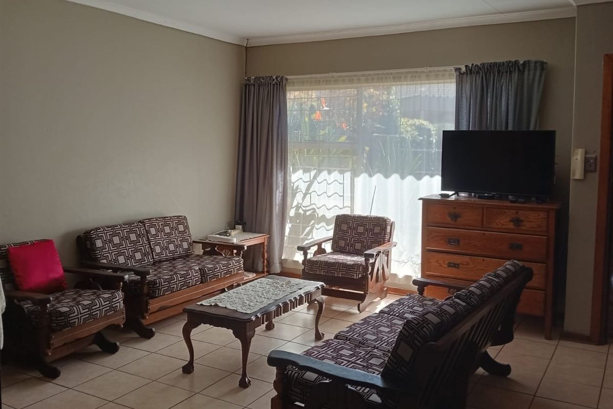Beautiful 2-Bedroom Townhouse in Pellissierpark – A Fantastic Opportunity! - Photo 5