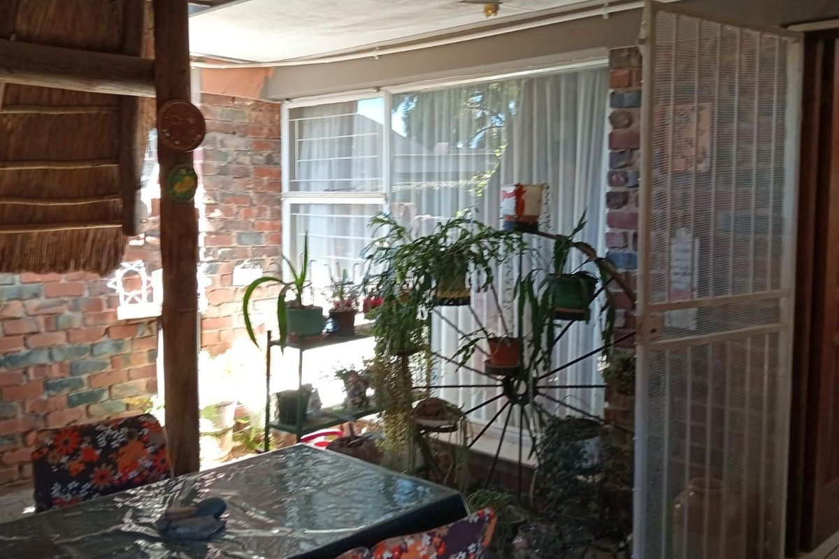 Beautiful 2-Bedroom Townhouse in Pellissierpark – A Fantastic Opportunity! - Photo 4