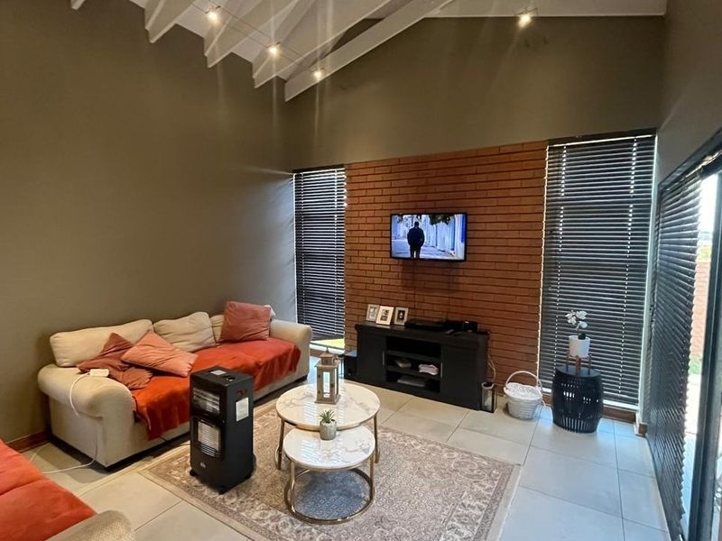 Stunning 3-Bedroom Townhouse for Sale in Wild Olive - Photo 3