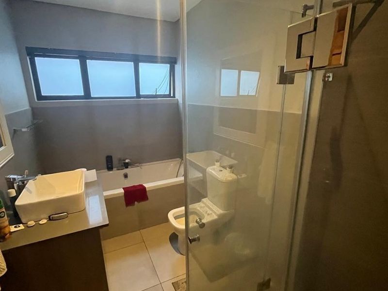 Stunning 3-Bedroom Townhouse for Sale in Wild Olive - Photo 5