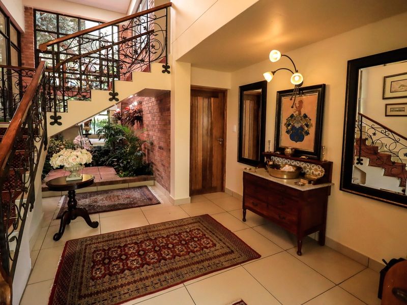 EXQUISITE DOUBLE-STOREY HOME IN A PRESTIGIOUS ESTATE - Photo 4