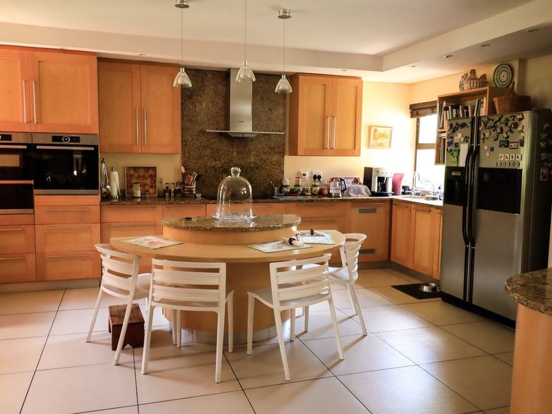 EXQUISITE DOUBLE-STOREY HOME IN A PRESTIGIOUS ESTATE - Photo 9