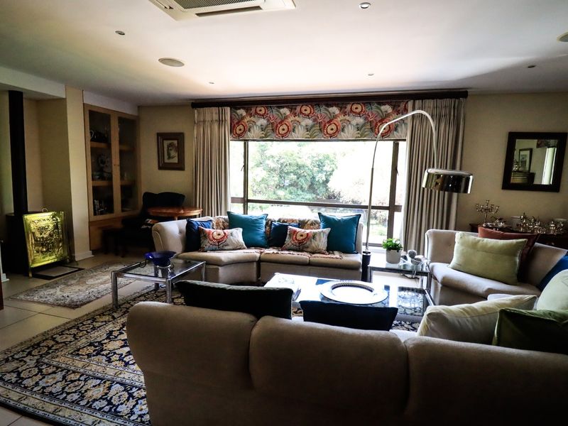 EXQUISITE DOUBLE-STOREY HOME IN A PRESTIGIOUS ESTATE - Photo 6