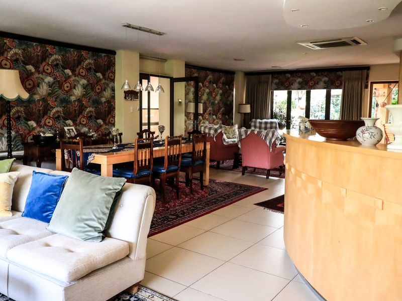 EXQUISITE DOUBLE-STOREY HOME IN A PRESTIGIOUS ESTATE - Photo 7