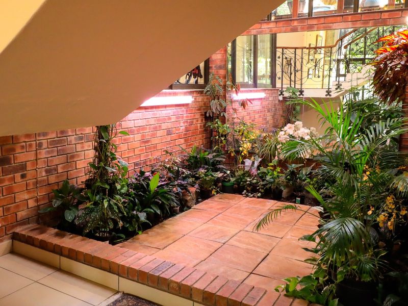 EXQUISITE DOUBLE-STOREY HOME IN A PRESTIGIOUS ESTATE - Photo 5