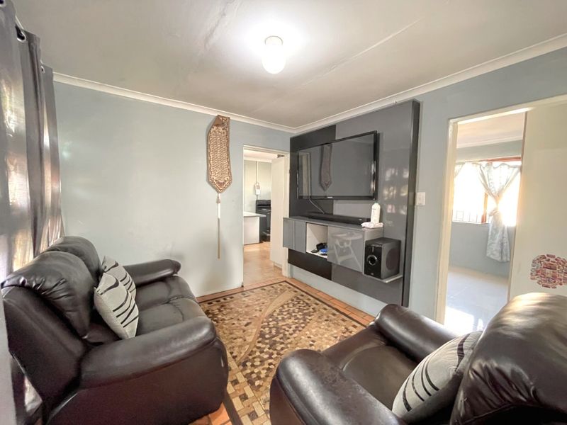 Home & More - Photo 9