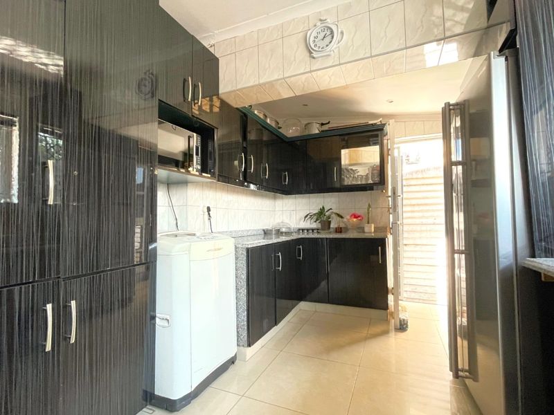 Home & More - Photo 6