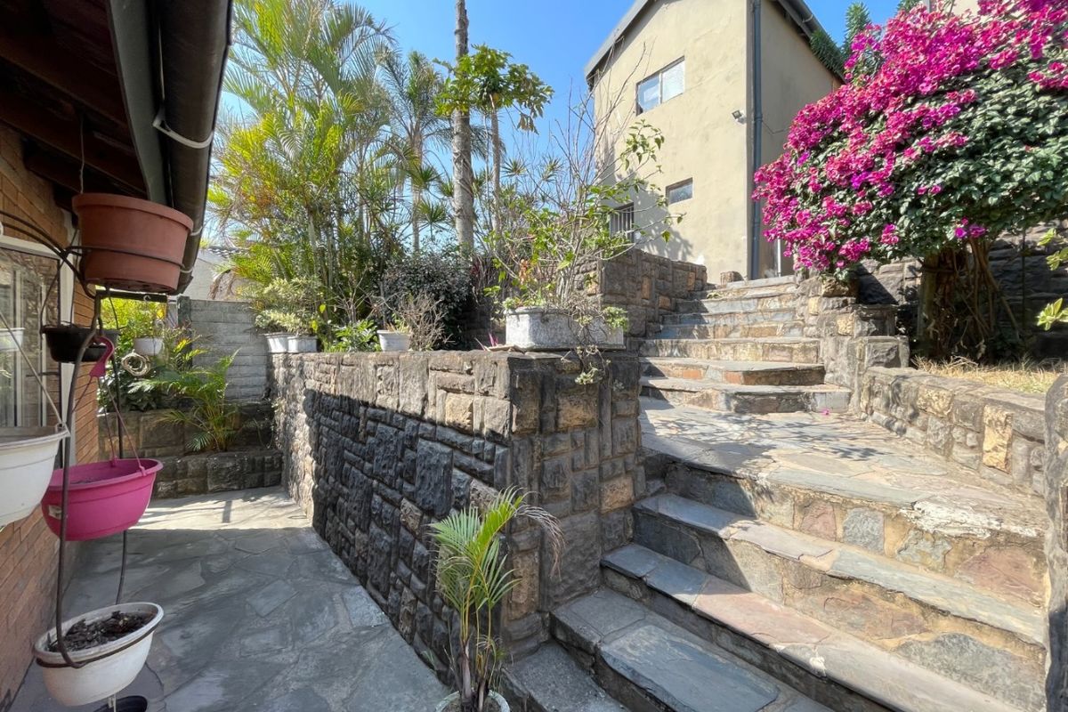 Home & More - Photo 3