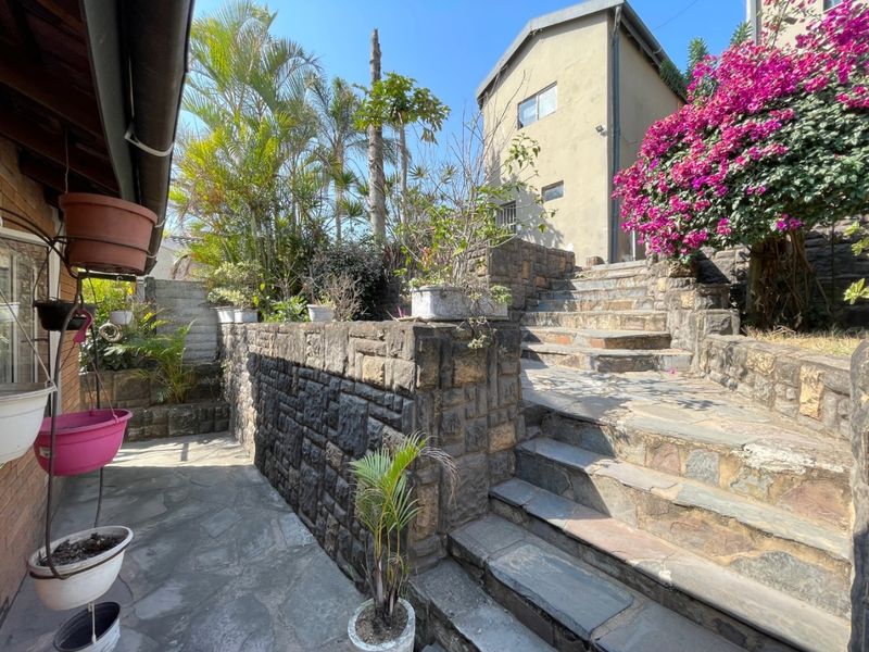 Home & More - Photo 3