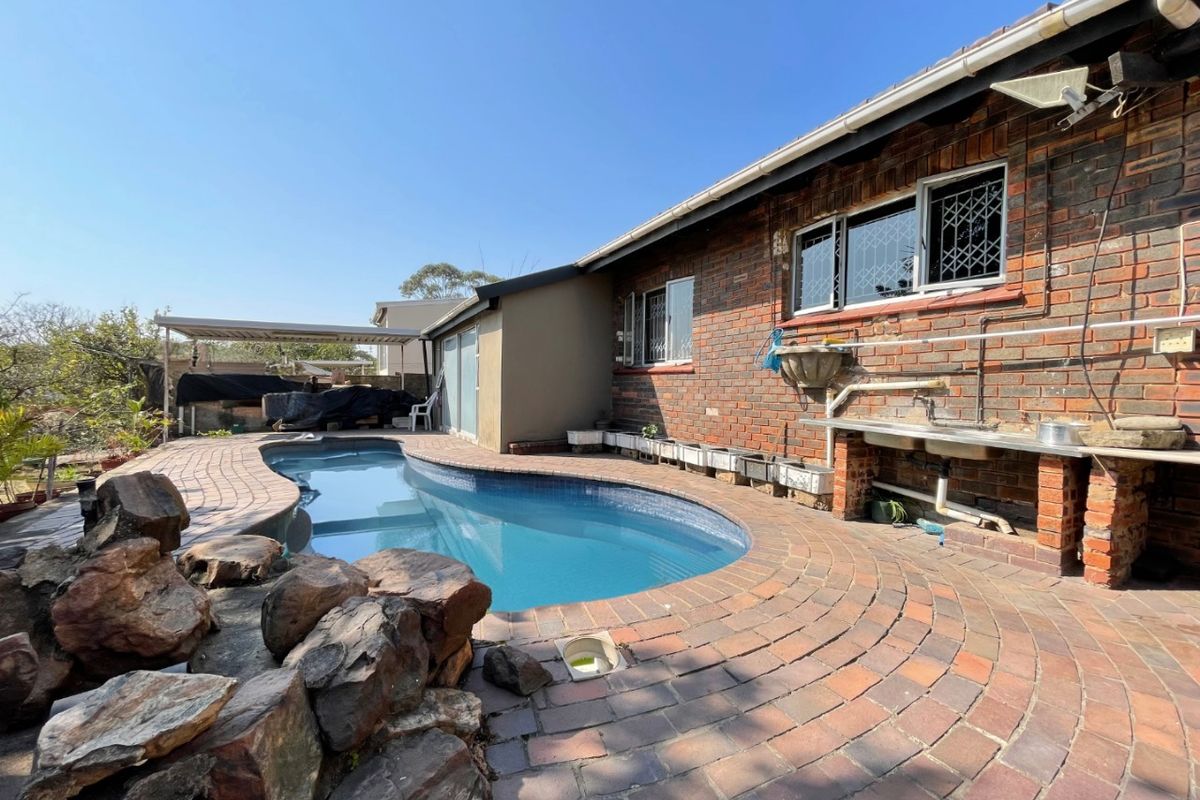 Home & More - Photo 4