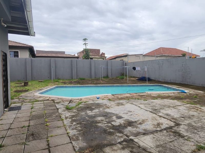 House For Sale In Durban - Photo 1