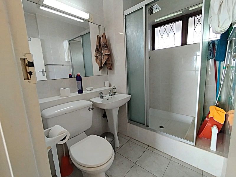 Charming 2-Bedroom Apartment with Breath-taking 180-Degree Sea Views for Sale - Photo 10