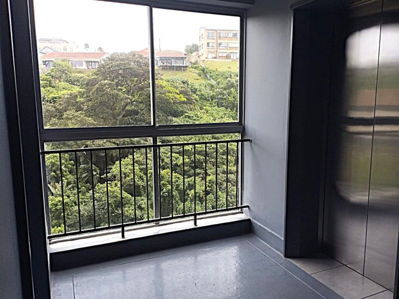 Charming 2-Bedroom Apartment with Breath-taking 180-Degree Sea Views for Sale - Photo 3