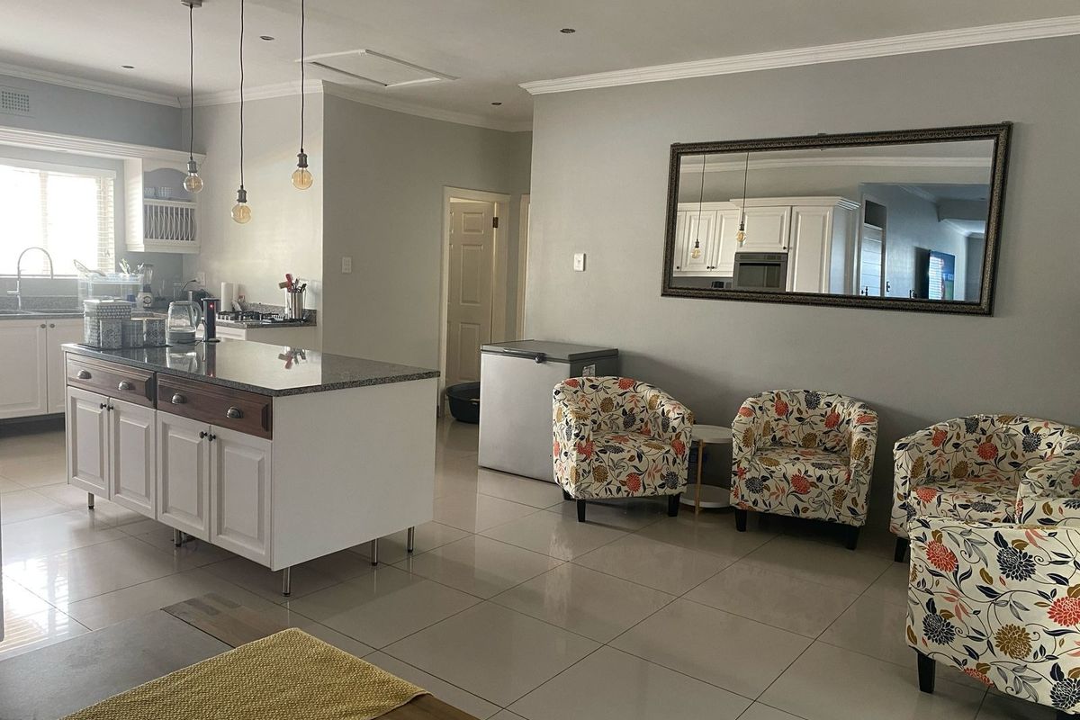 Luxurious 4-Bedroom Family Home for Sale - Photo 5