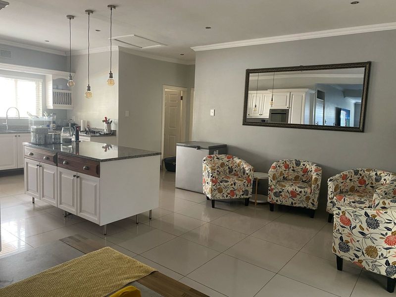 Luxurious 4-Bedroom Family Home for Sale - Photo 5