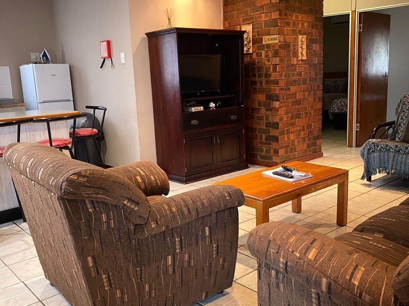 Luxurious 4-Bedroom Family Home for Sale - Photo 10